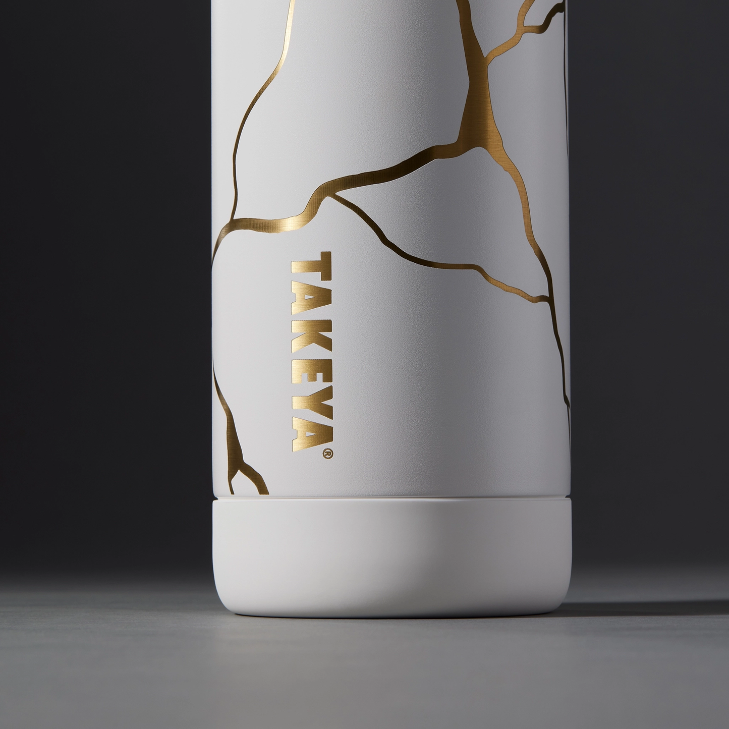 kintsugi-water-bottle-with-straw-lid-r1 51389-TK_HO25_Kintsugi_Takeya9236_Crop.png