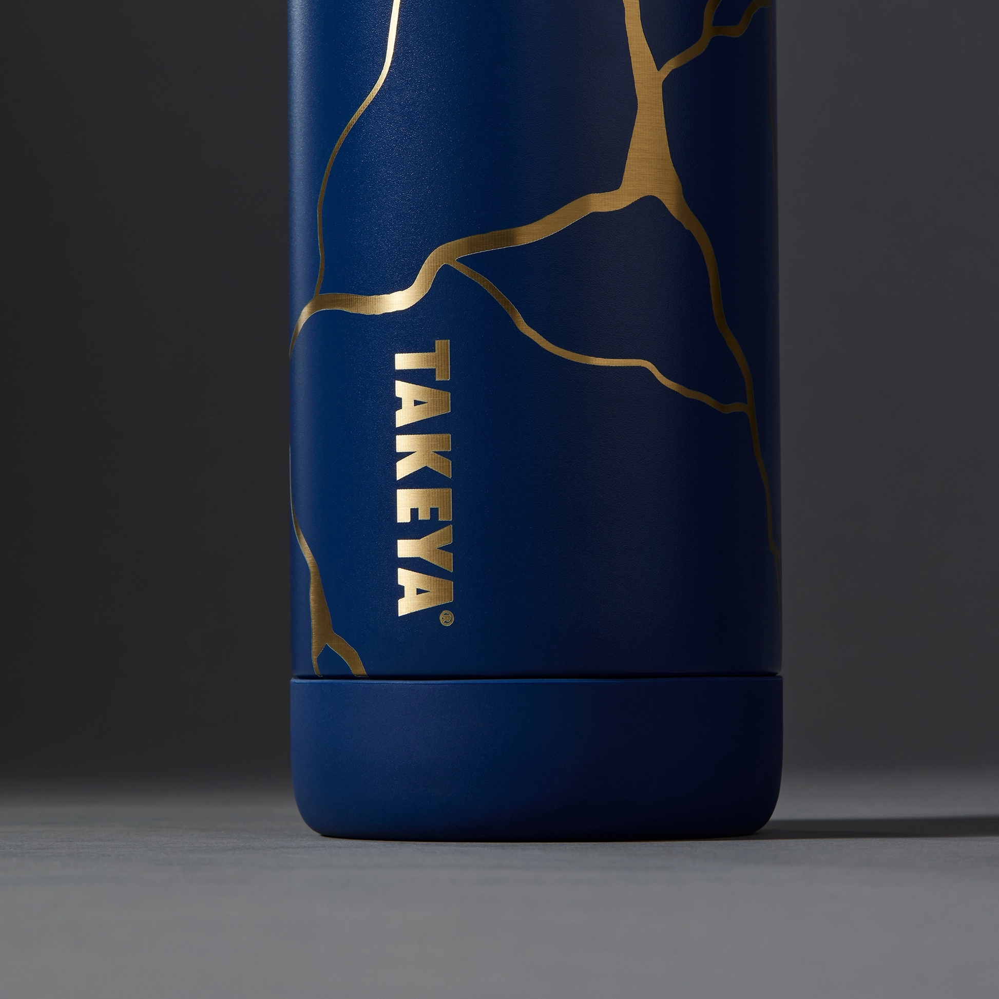 kintsugi-water-bottle-with-spout-lid-x9 51390-TK_HO25_Kintsugi_Takeya9241_Crop.png